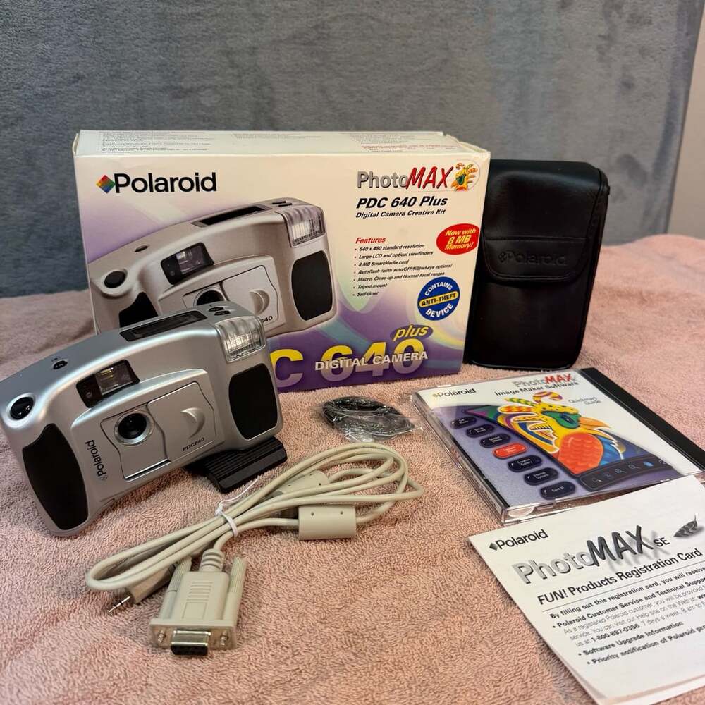 Polaroid PhotoMAX PDC 640 Plus Digital Camera Creative Kit needs memory card